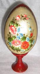 Пасхальные яйца,  шкатулки и другие сувениры с росписью и лаком.