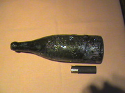 Старинная бутылка из зелённого стекла - Трёхгорка.